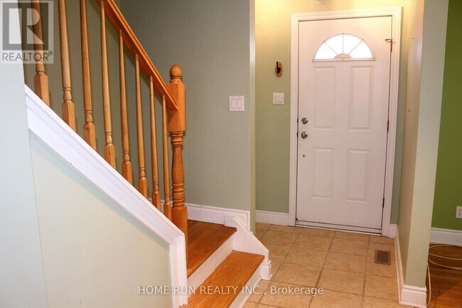 Photo du bâtiment - 1000 Debra Ave