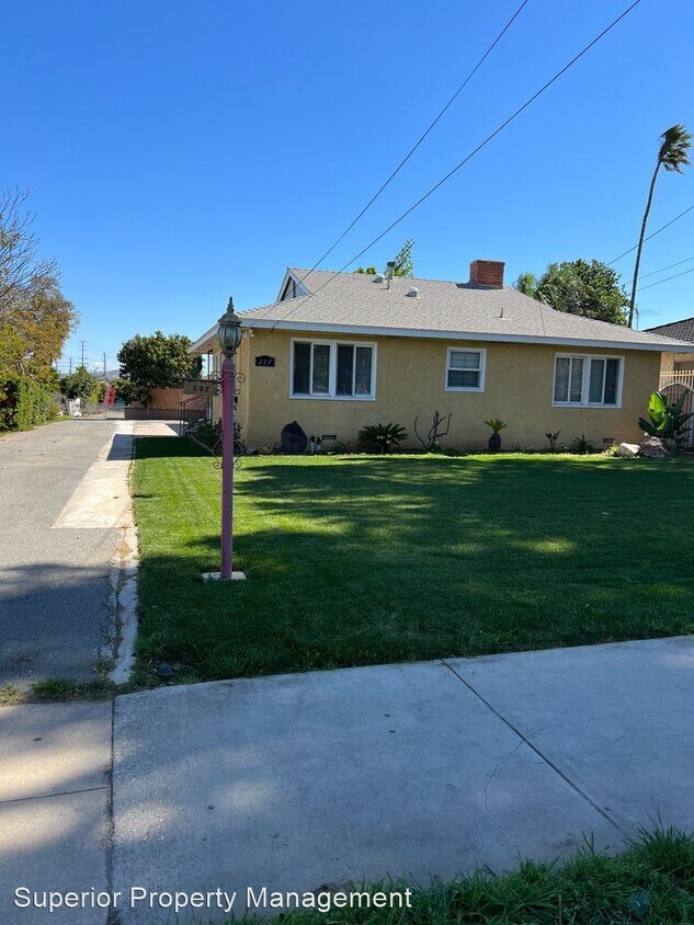 Foto principal - 4 br, 2 bath House - 227 N. Buena Vista