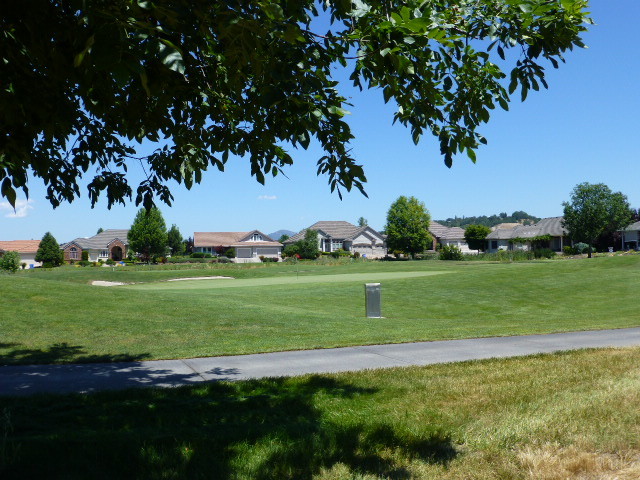 Building Photo - Eagle Point Home on the Golf Course