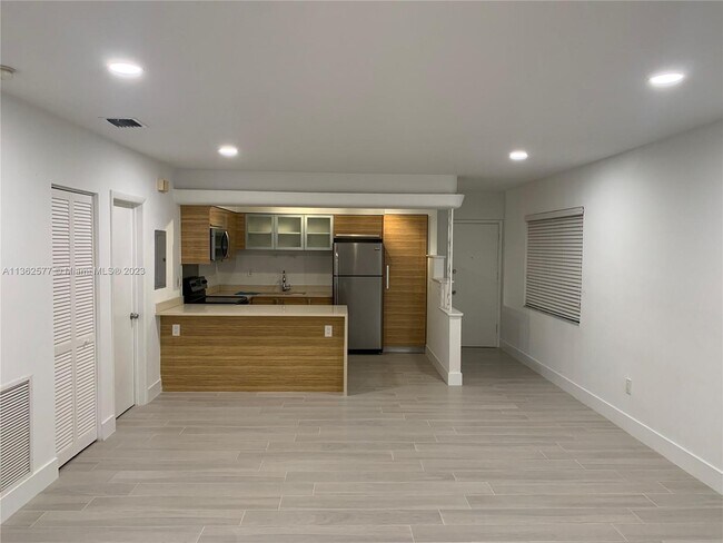 Building Photo - 315 Majorca Ave