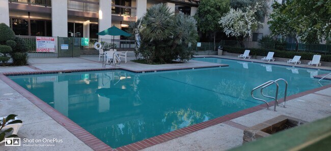 Foto del edificio - 5460 White Oak