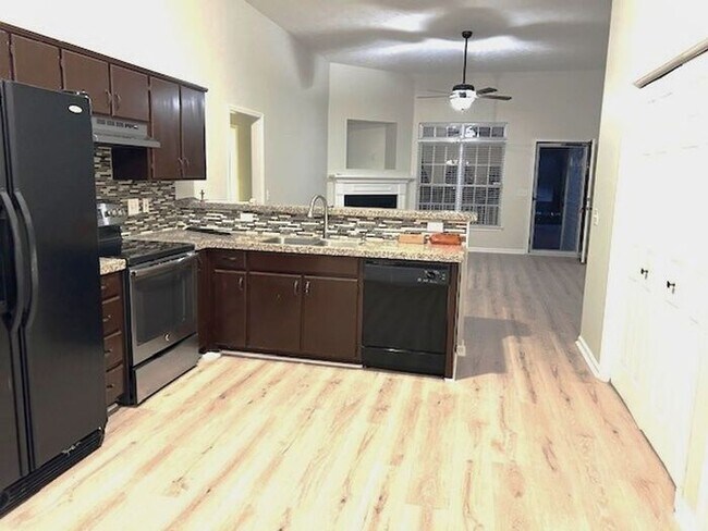 Building Photo - Mt Juliet 3 Bedroom 2 Bath Home with Fenced Backyard