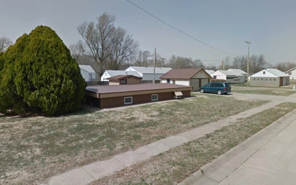 Primary Photo - 116 E 5th St