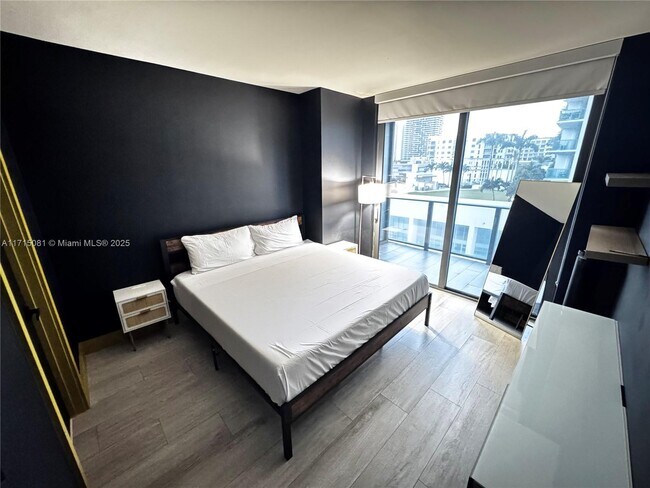 Foto del edificio - 121 NE 34th St