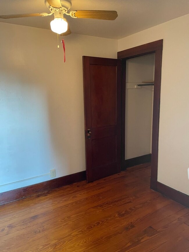 Foto del edificio - 2BR/1BA, WD Hookups, Parking!