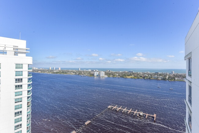 Foto del edificio - 231 Riverside Dr