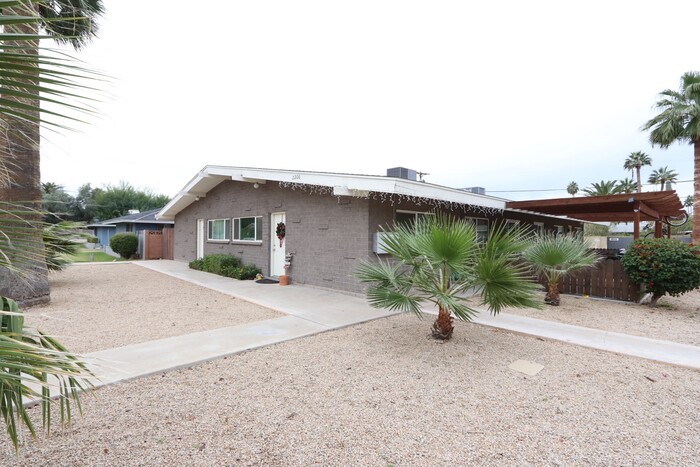 Primary Photo - 2206 s granada drive # 3, tempe az