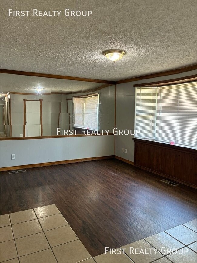 Building Photo - 4905 Porterfield Dr