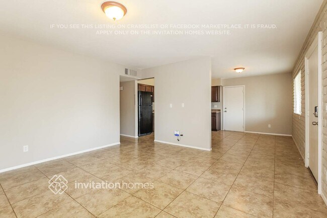 Foto del edificio - 12956 W Desert Ln
