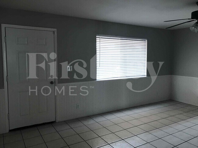 Building Photo - 9409 N 36th Dr