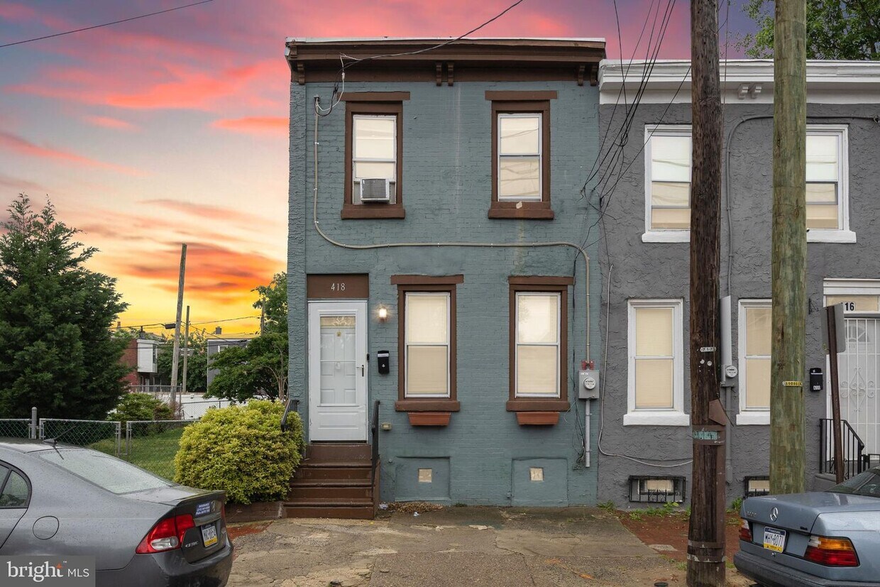 Primary Photo - 418 Vine St