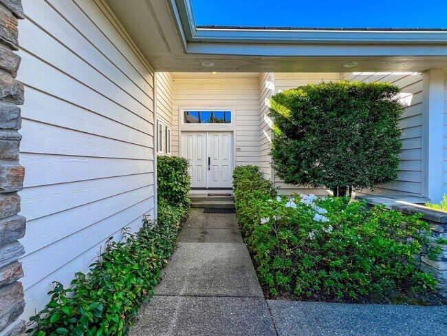 Building Photo - Luxury Living in one of Napa Valley's Most Prestigious Gated Commmunities