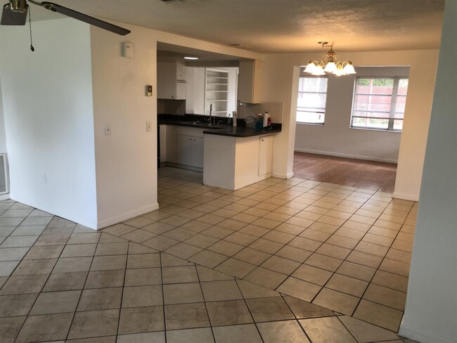 Building Photo - 6335 Citation Dr