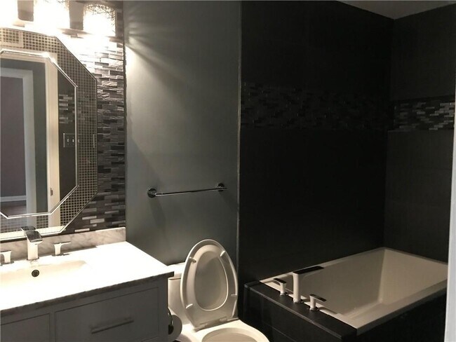 Foto del edificio - 1368 Lavista Rd NE