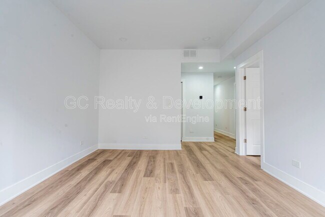 Foto del edificio - 3744 N Wilton Ave