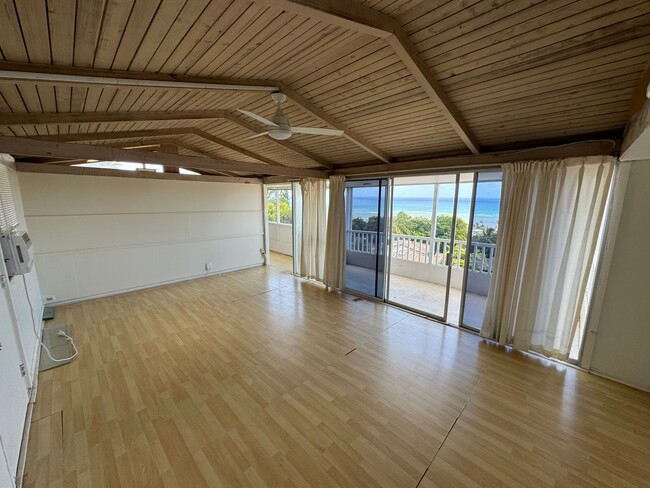 Building Photo - Laukahi St