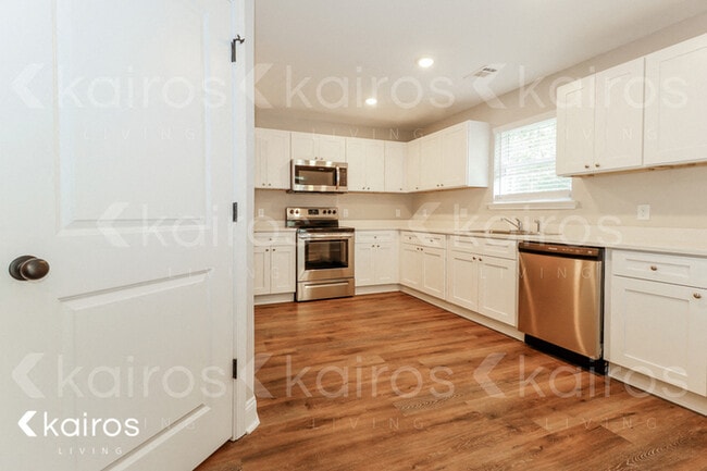 Building Photo - 153 Cottage Grove Rd