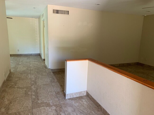 Foto del edificio - Beautiful 3 bedroom home in The Lakes subd...