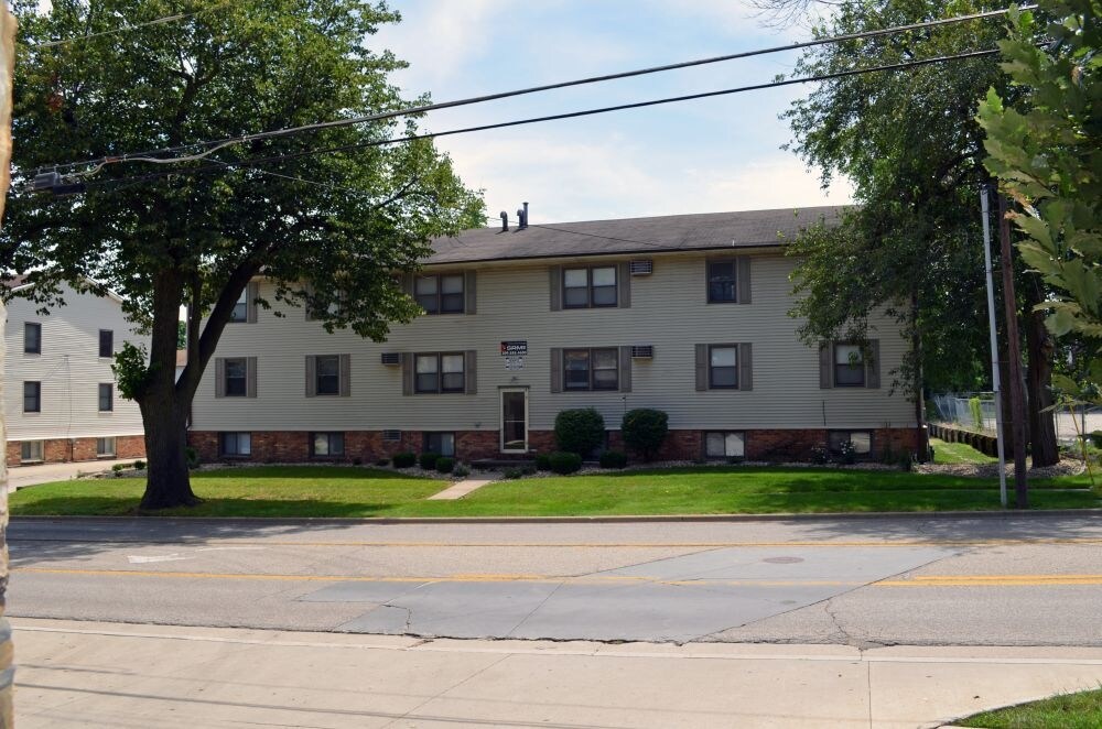 209 W Willow Apartments in Normal, IL