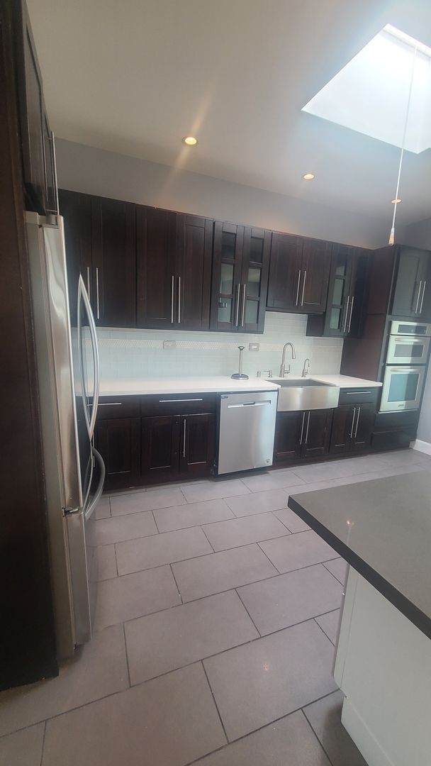 Building Photo - Updated super nice apt with amazing locati...