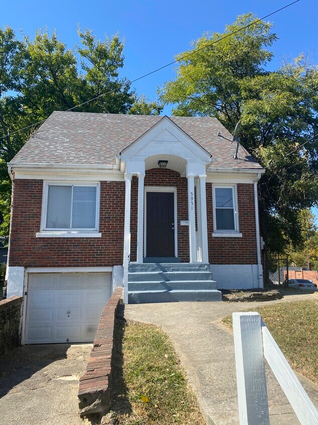 Primary Photo - 5951 Leffingwell Ave
