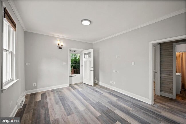 Foto del edificio - 8807 Fearne Ave