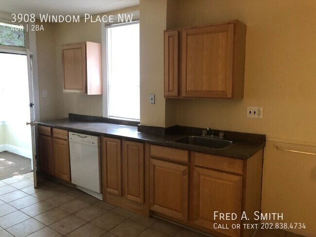 Building Photo - 3908 Windom Pl NW