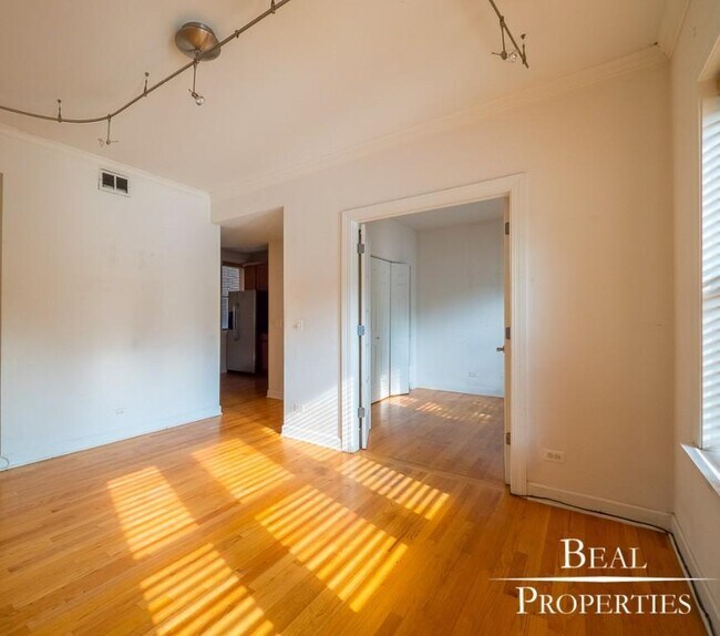 Foto del edificio - 2 bedroom in CHICAGO IL 60657