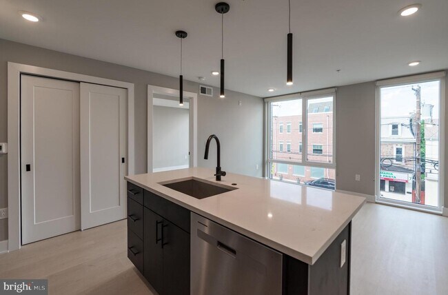 Building Photo - 6604 Ridge Ave