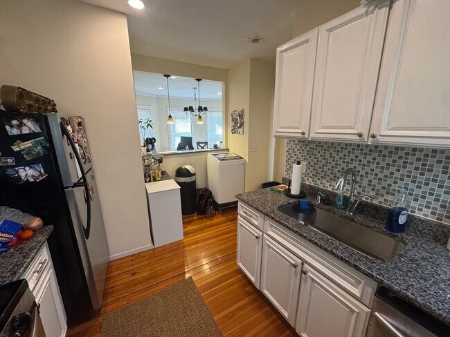 Foto del edificio - 5 Oak Square Ave