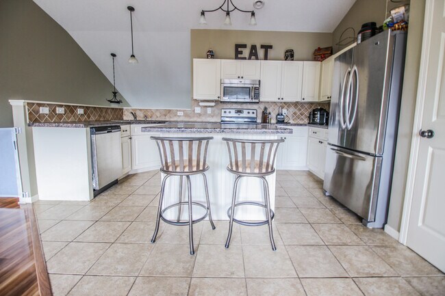 Building Photo - 15284 Flower Way