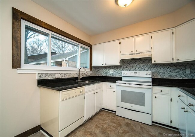 Building Photo - 333 Vincelette St