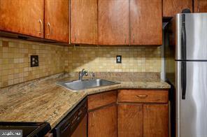 Building Photo - 1105 Huntingdon Mews