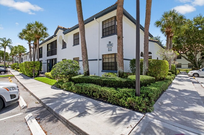 Foto del edificio - 5136 Floria Dr