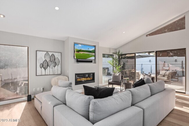 Foto del edificio - 5756 N 79th St