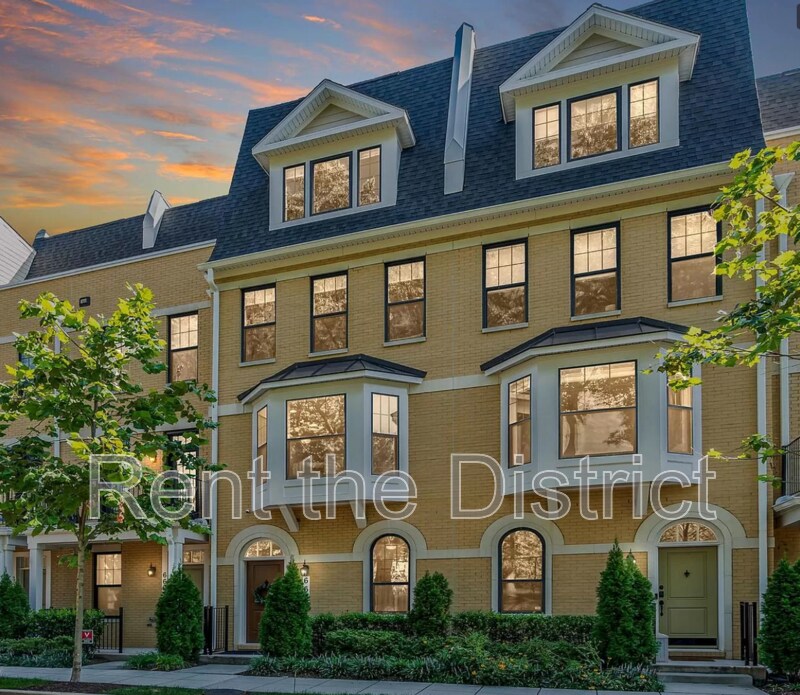 Foto principal - 662 Kenneth St NE
