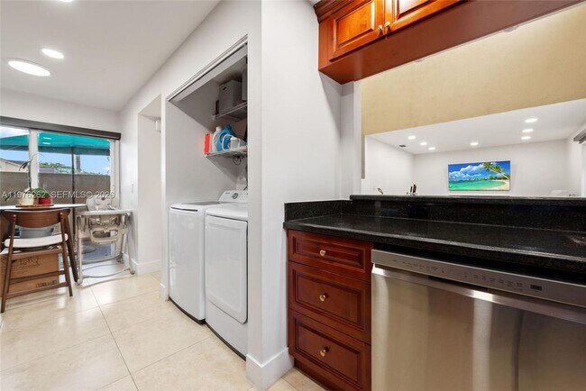 Foto del edificio - 6523 NW 170th Ln