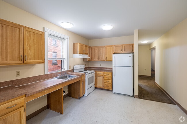 2BR, 1BA - Kitchen - Brick Hollow
