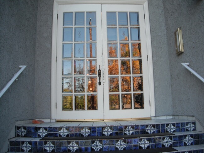 Building Photo - 15134 Moorpark St