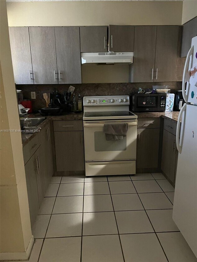 Building Photo - 14931 SW 82nd Ln