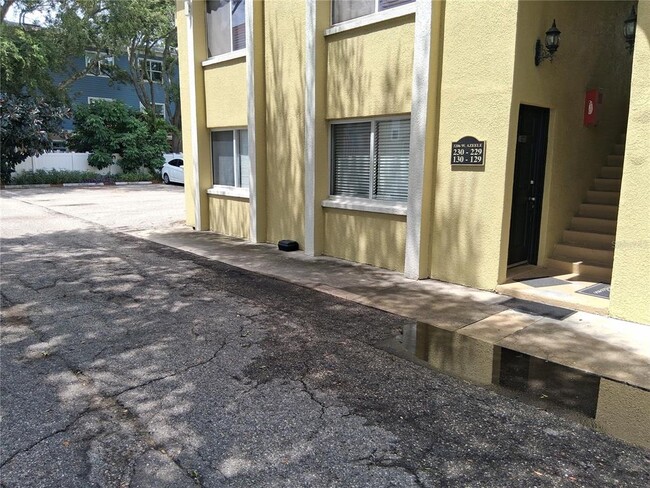 Building Photo - 3206 W Azeele St