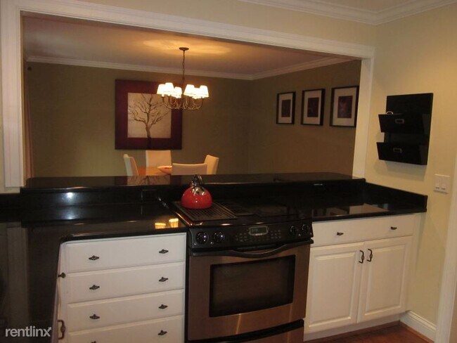 Building Photo - 3670 Ashworth Dr