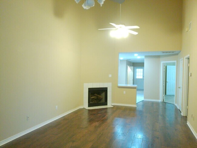 Foto del edificio - 1818 Rodd Field Rd