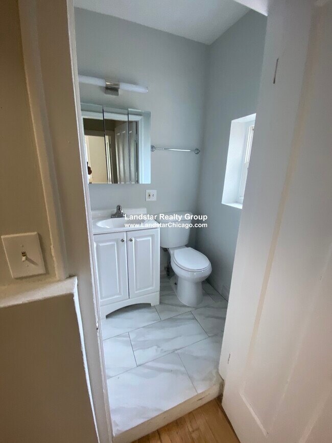 Foto del edificio - 4714 W Byron St