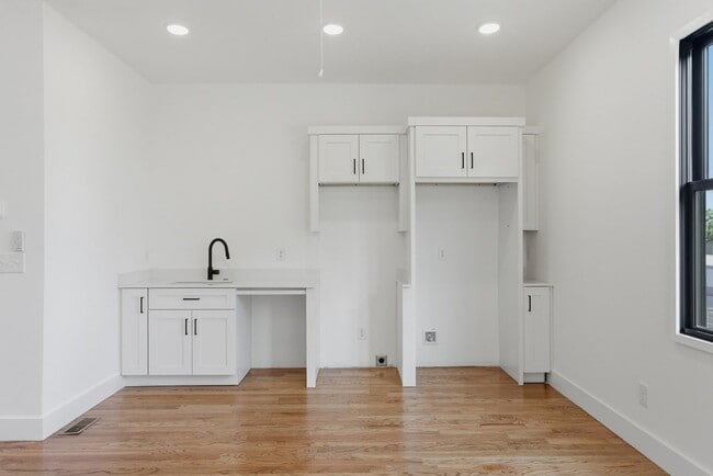 Building Photo - Sleek East Nashville New Construction Studio