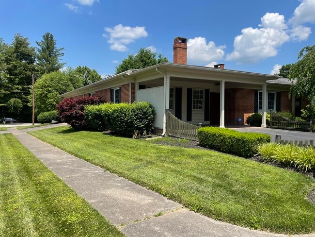 Foto del edificio - 243 Eastridge Dr