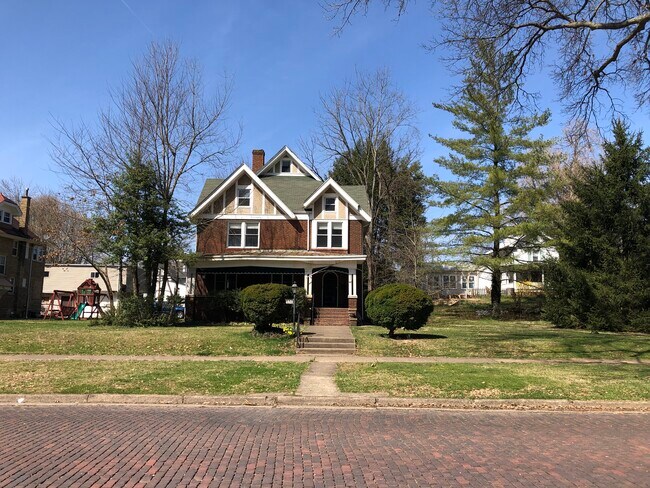 530 13th Ave-Huntington - 530 13th Ave