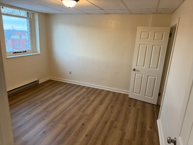 Building Photo - 15 S Stewart St