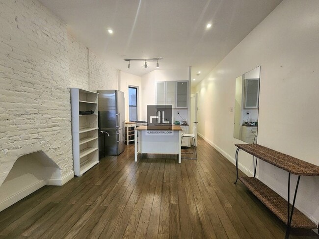 Building Photo - 1BR 1BA Right Beside Prospect Park East En...