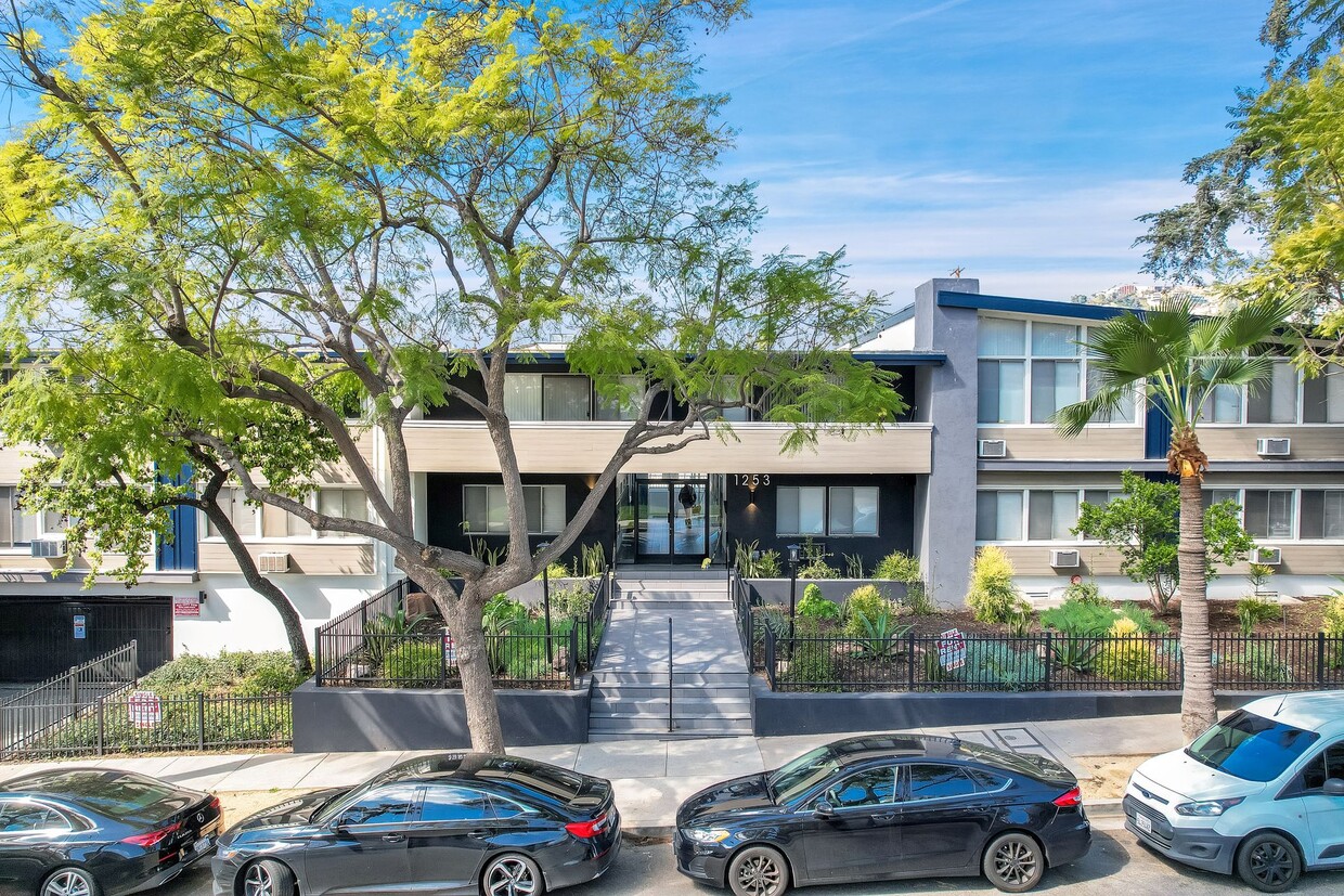 Primary Photo - 1253 Havenhurst Drive
